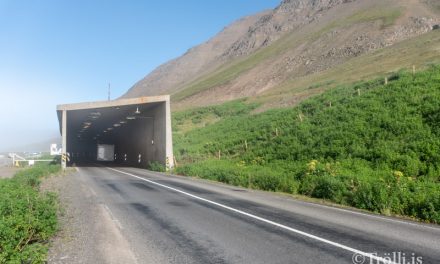 Grjóthrunshætta á Siglufjarðarvegi – Umferðatafir í Múlagöngum