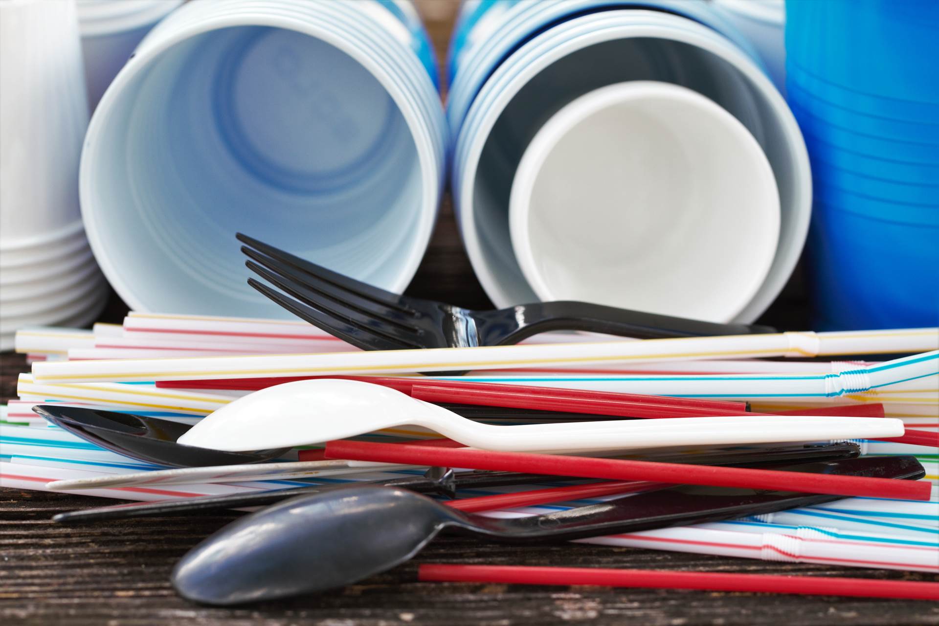 plast glös hnífapör