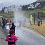 Börnin útskrifuð sem aðstoðarmenn slökkviliðs Fjallabyggðar