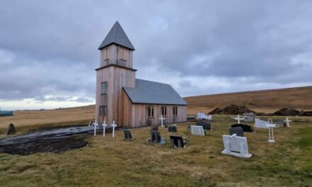 Íbúar vinna að kirkjubyggingu í Grímsey