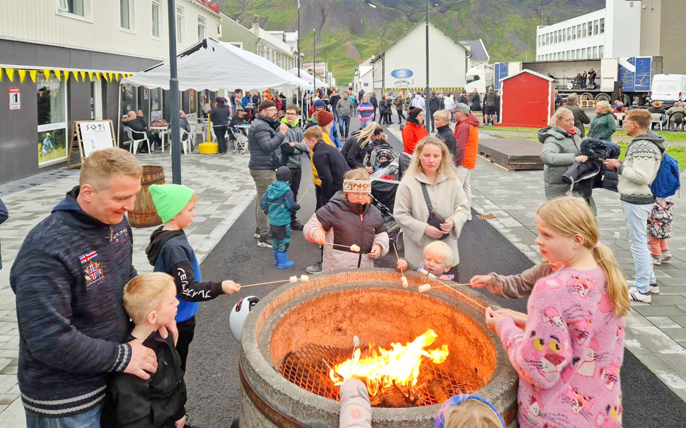 Talið er að 6 -7 þúsund manns hafi sótt Síldarævintýrið heim