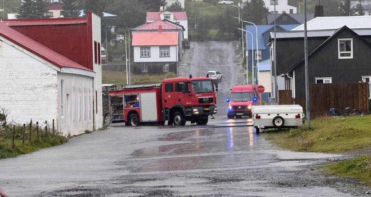 Úrhelli á Tröllaskaga og biluð dæla í fráveitukerfi Siglufjarðar