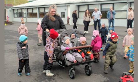 Rótarýklúbbur Ólafsfjarðar afhendir “Ungbarnadrossíu”