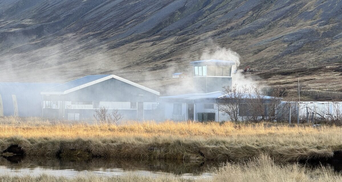 Krefjandi reykköfun í flugstöðinni á Siglufjarðarflugvelli