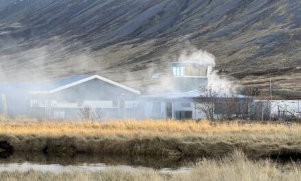 Krefjandi reykköfun í flugstöðinni á Siglufjarðarflugvelli