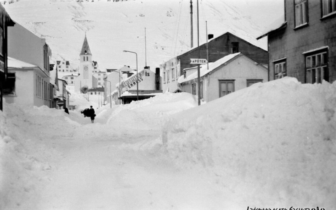 Snjóþungi – snjóflóð – hafís o.fl. 50 myndir