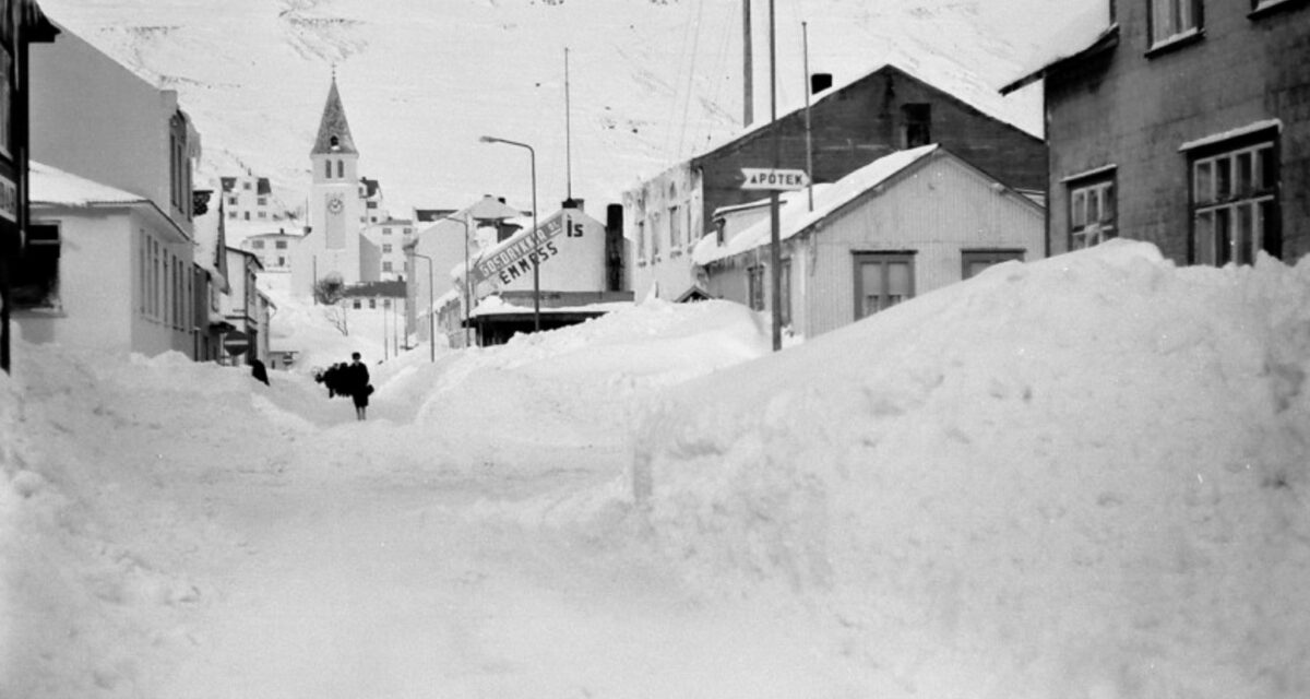 Snjóþungi – snjóflóð – hafís o.fl. 50 myndir