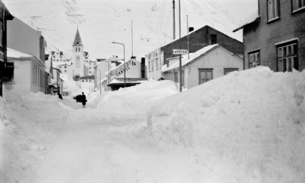 Snjóþungi – snjóflóð – hafís o.fl. 50 myndir