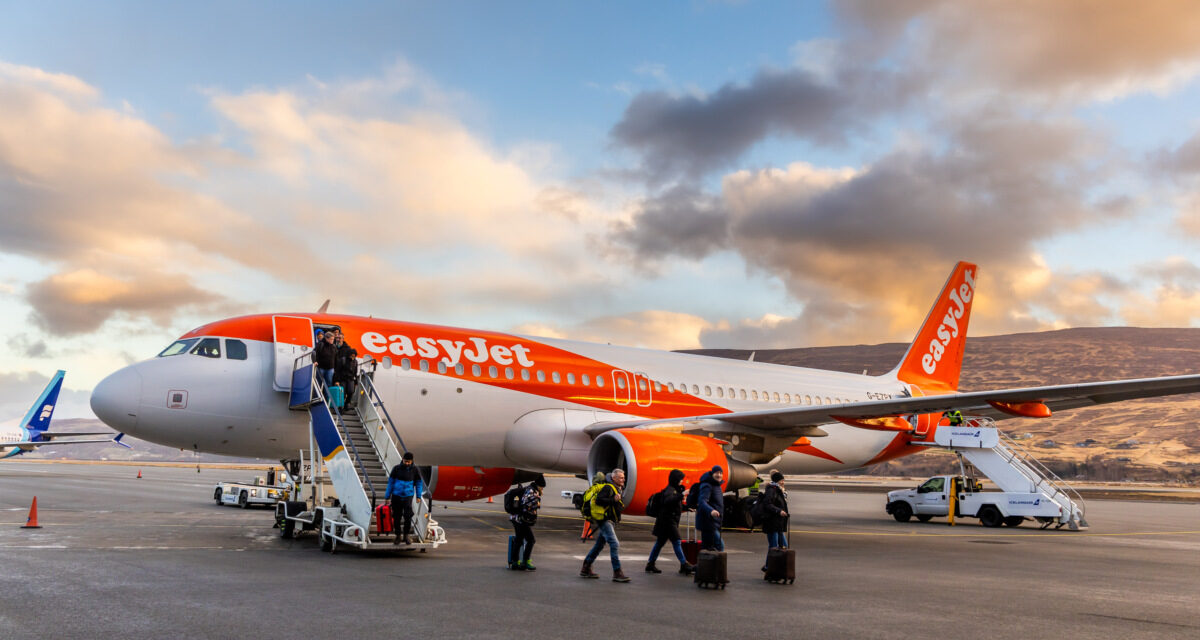 Fyrsta vél easyJet frá Manchester lenti á Akureyri