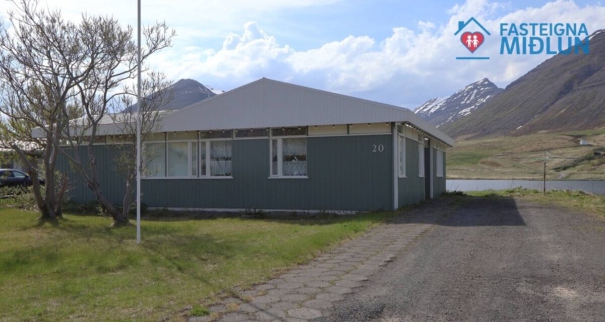 Einbýlishús með útsýni yfir Ólafsfjarðarvatn til sölu
