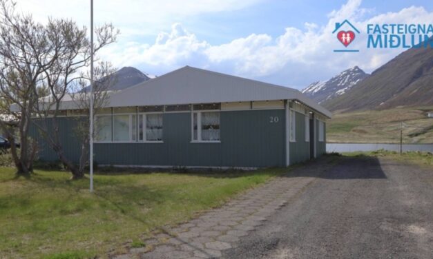 Einbýlishús með útsýni yfir Ólafsfjarðarvatn til sölu