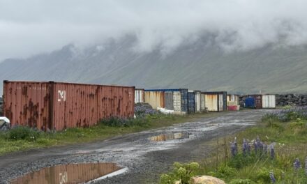 Færa gámasvæðið við Öldubrjót