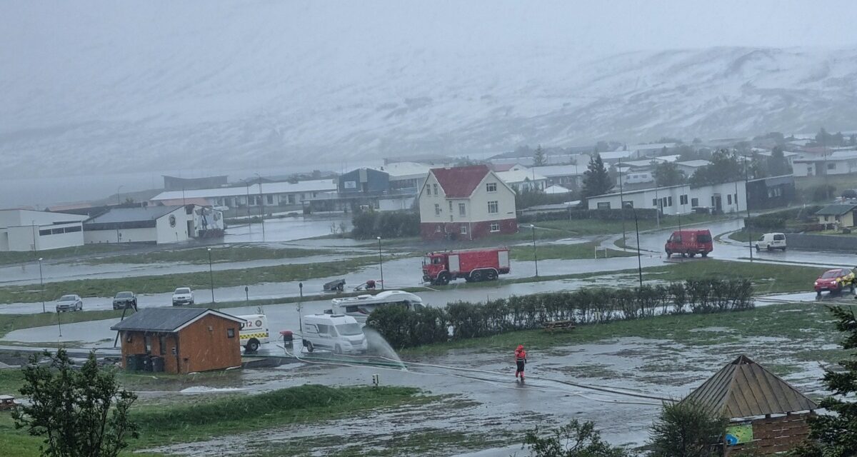 Myndir frá vatnavöxtum í Ólafsfirði