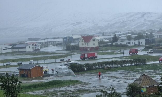Myndir frá vatnavöxtum í Ólafsfirði