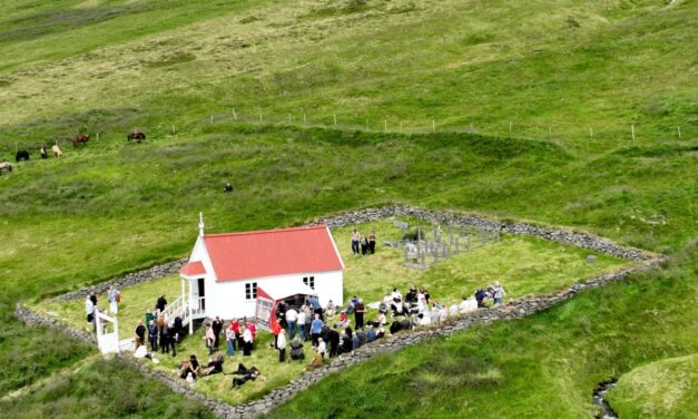Knappsstaðamessa í rjómablíðu – Myndir