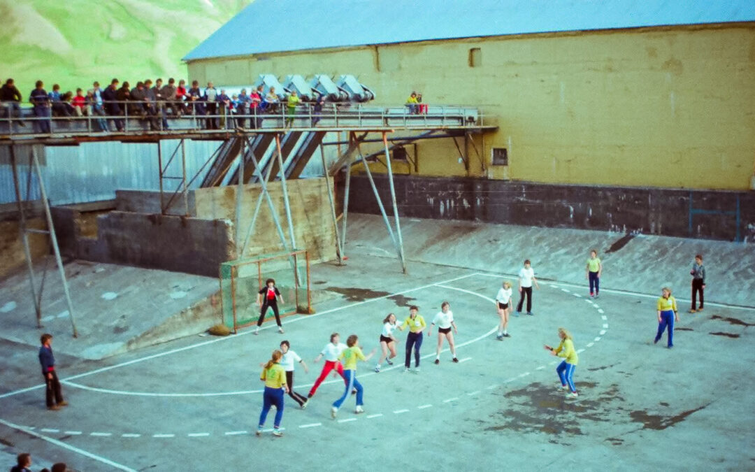 Handbolti í SR loðnuþró – 10 myndir