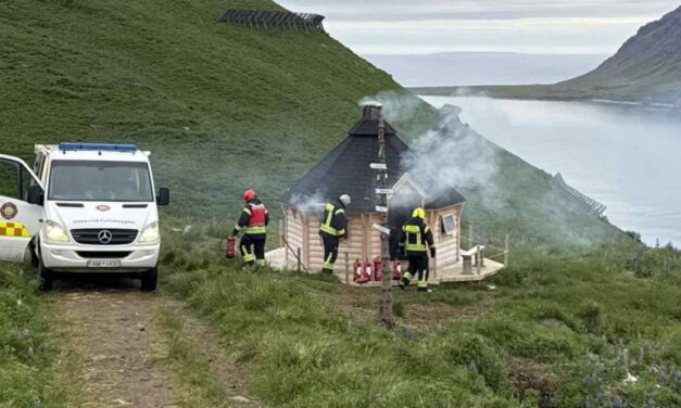Grillhyttan í Hvanneyraskál skemmdist í eldsvoða