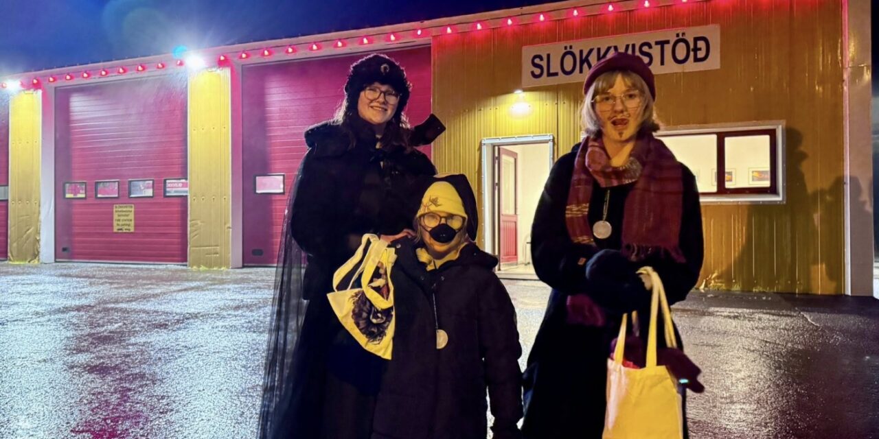 Slökkvilið Fjallabyggðar dreifði 200 endurskinsmerkjum á hrekkjavöku