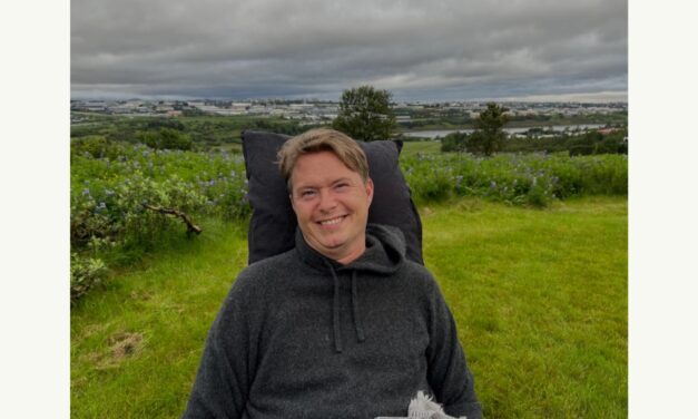 Lamaður íslenskur munnmálari kynnir nýtt verkefni