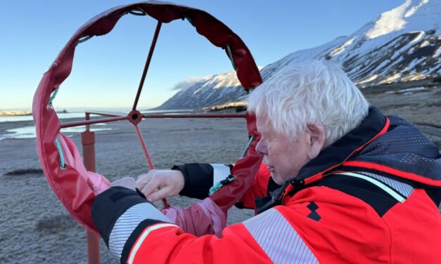 Nýir vindpokar settir upp á Siglufjarðarflugvelli