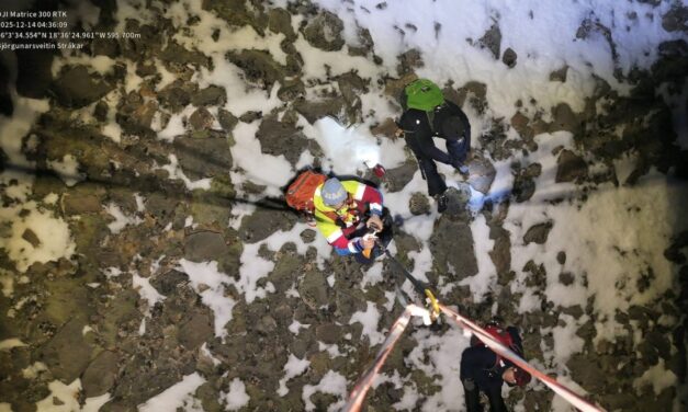 Göngufólki komið til bjargar efst í Brimnesi í Ólafsfirði