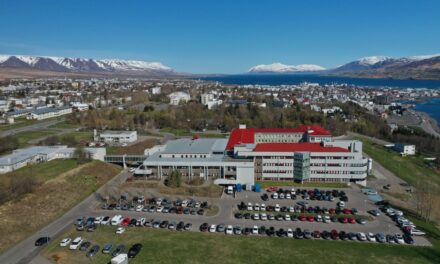 Mikið álag á bráðamóttöku SAk – Grímuskylda í gildi