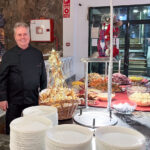 Borðin svignuðu undan kræsingum á jólahlaðborði á Gran Canaria