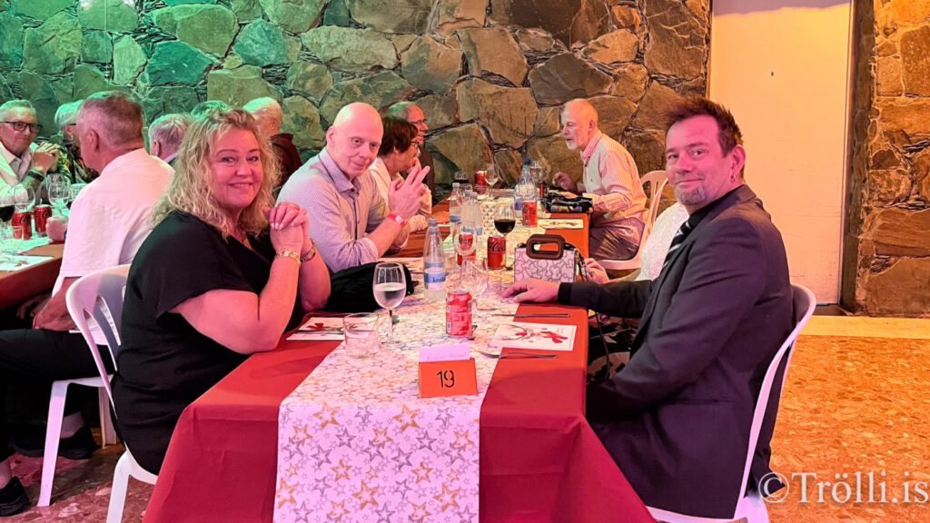 Borðin svignuðu undan kræsingum á jólahlaðborði á Gran Canaria