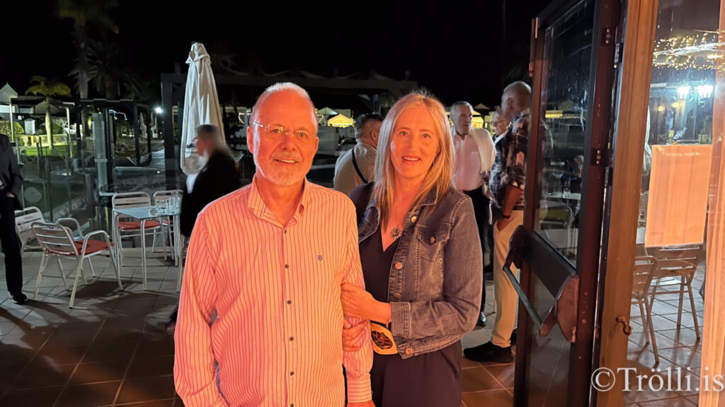 Borðin svignuðu undan kræsingum á jólahlaðborði á Gran Canaria