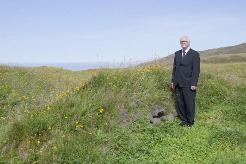 „Þetta er listasmíði“ segir Sigurður Ægisson um handverk Njarðar Sæbergs - Langt var róið og þungur sjór, lítur dagsins ljós