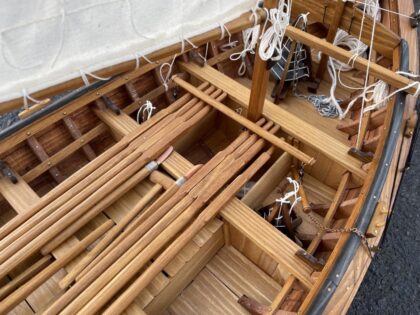 „Þetta er listasmíði“ segir Sigurður Ægisson um handverk Njarðar Sæbergs - Langt var róið og þungur sjór, lítur dagsins ljós