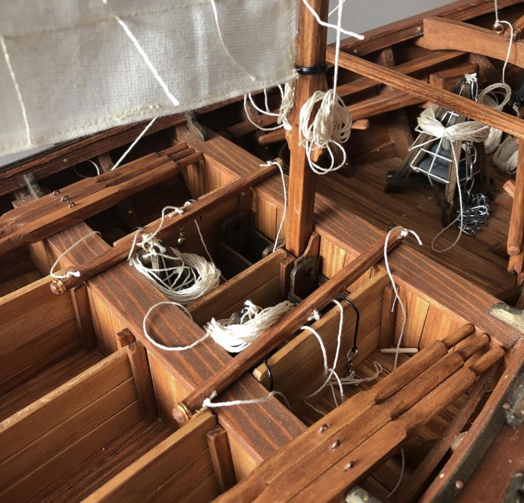 „Þetta er listasmíði“ segir Sigurður Ægisson um handverk Njarðar Sæbergs - Langt var róið og þungur sjór, lítur dagsins ljós