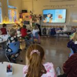 „Hvað gerum við ef það kviknar í?“ 3. bekkur fékk fræðslu frá slökkviliðinu