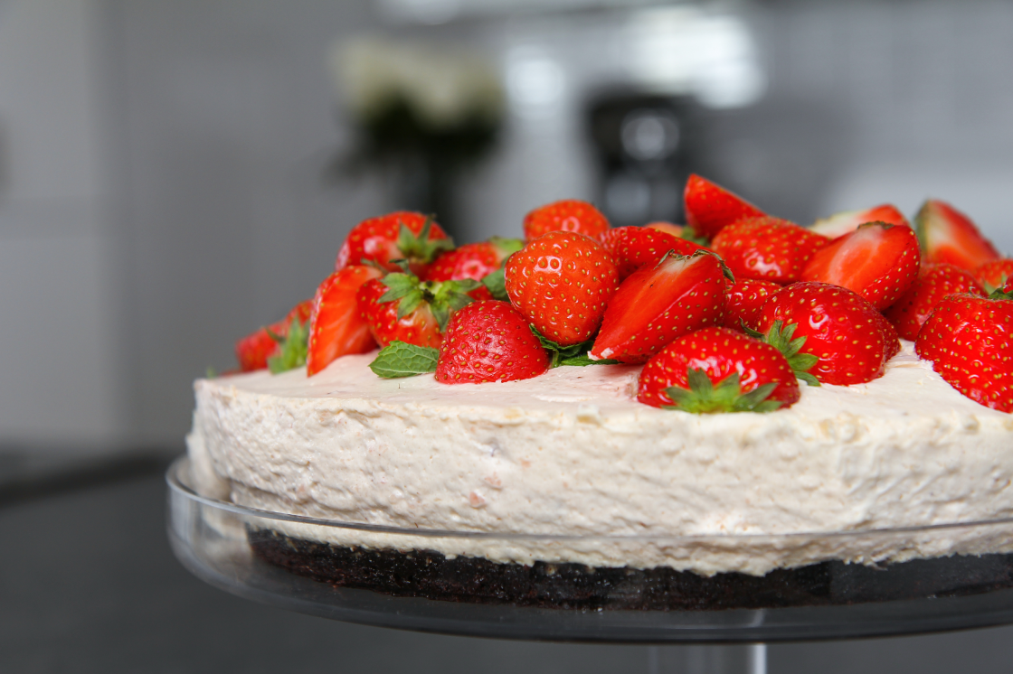 Browniekaka með daim og jarðaberjafrauði