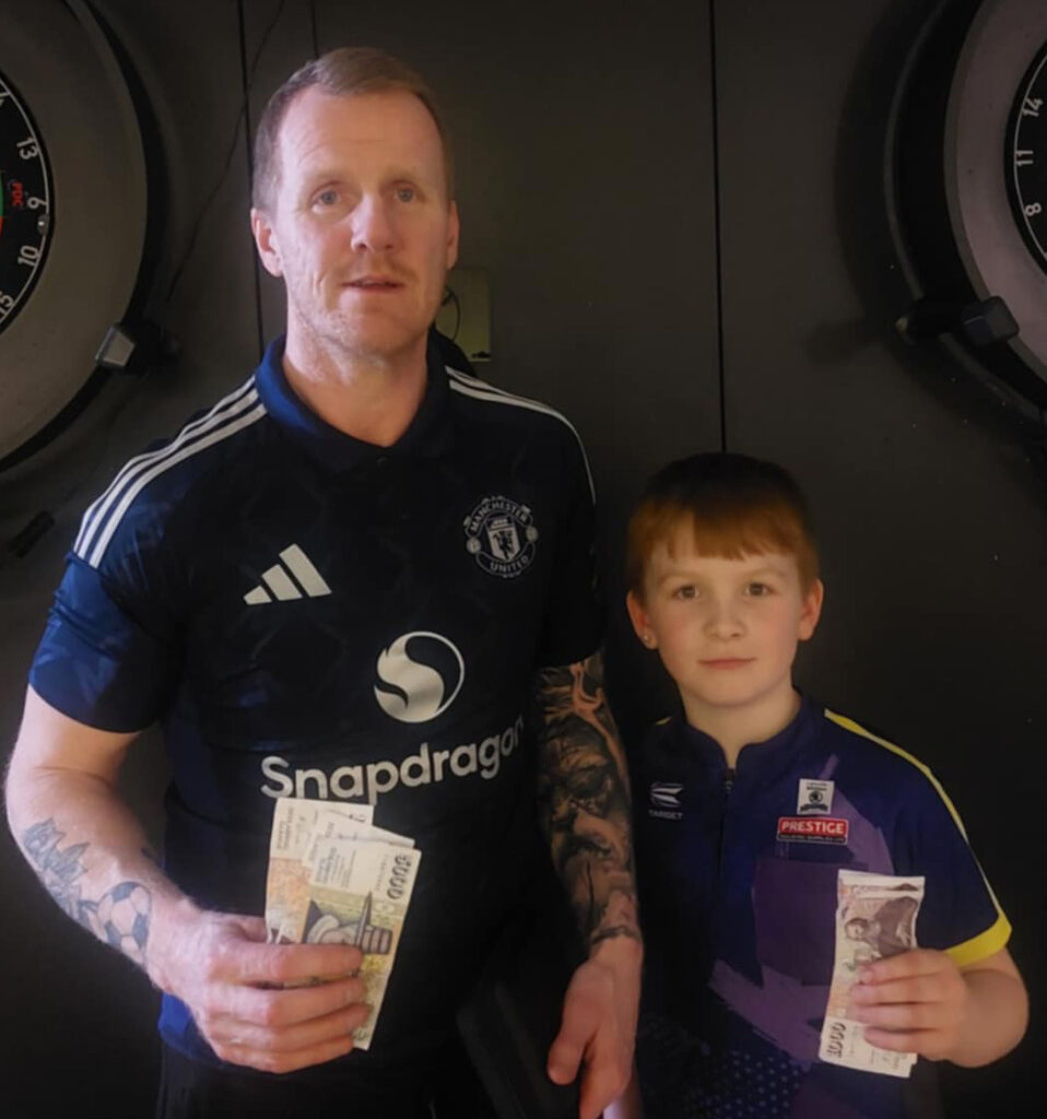 Feðgar mættust í úrslitum á pílumóti í Fjallabyggð