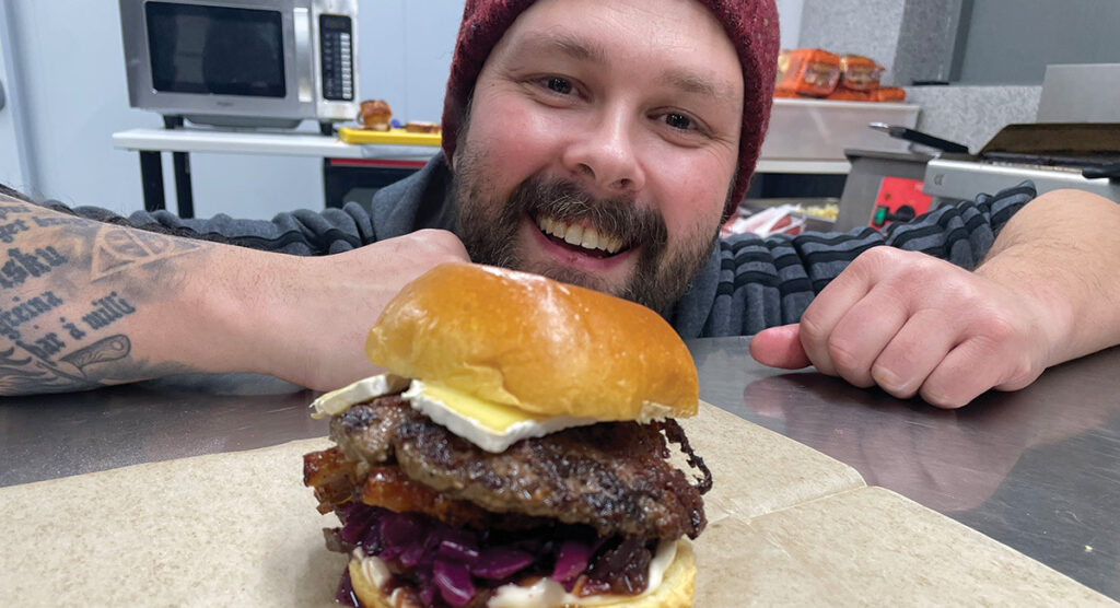 Langþráður Jólaborgari Daníels fyllti Fiskbúð Fjallabyggðar