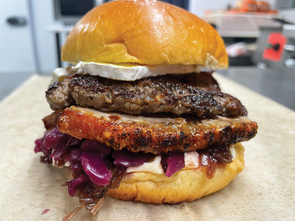 Langþráður Jólaborgari Daníels fyllti Fiskbúð Fjallabyggðar