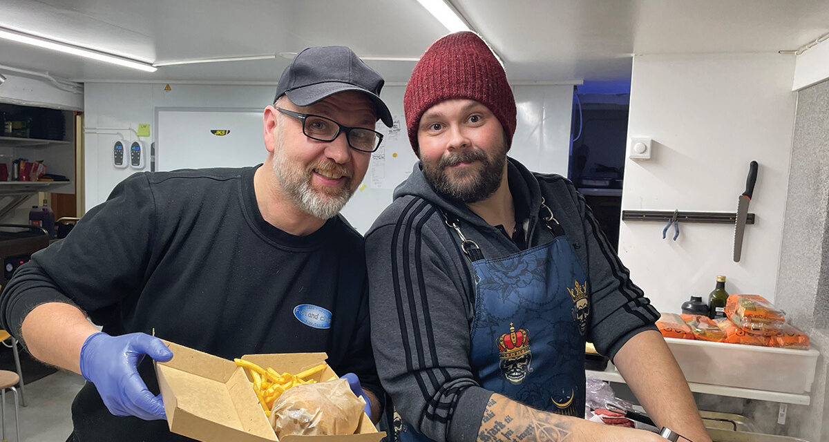 Langþráður Jólaborgari Daníels fyllti Fiskbúð Fjallabyggðar – Myndir