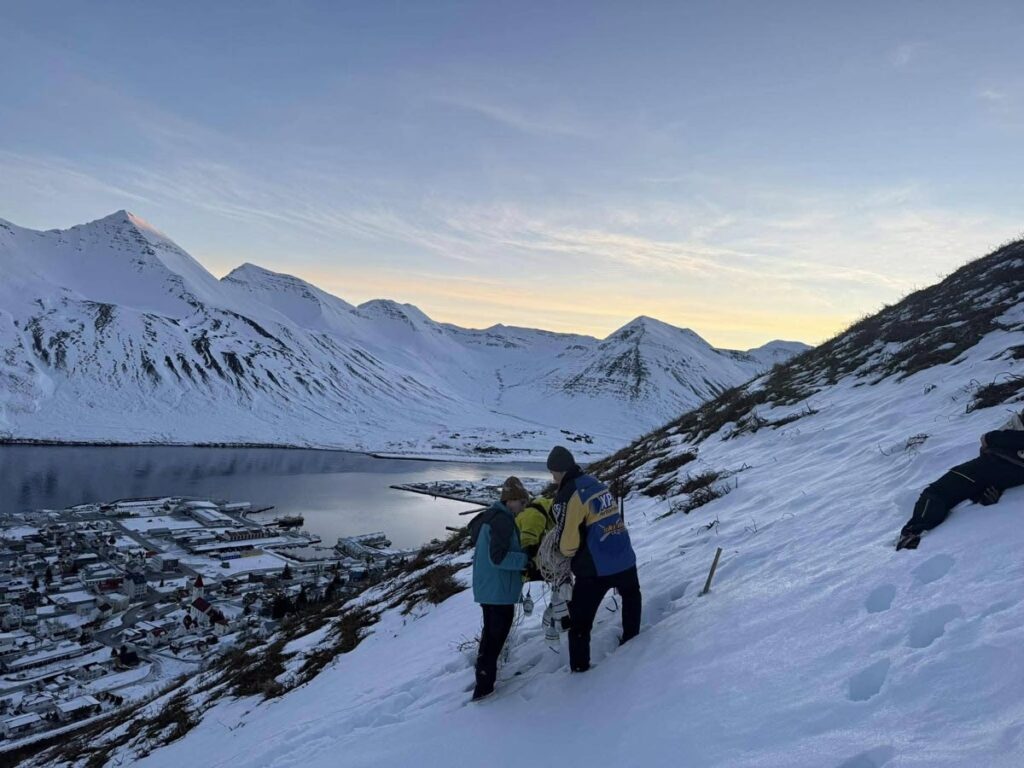 Myndasafn: Ljósin komin upp eftir vel skipulagðan vinnudag - Gömul og góð hefð að loknu dagsverki