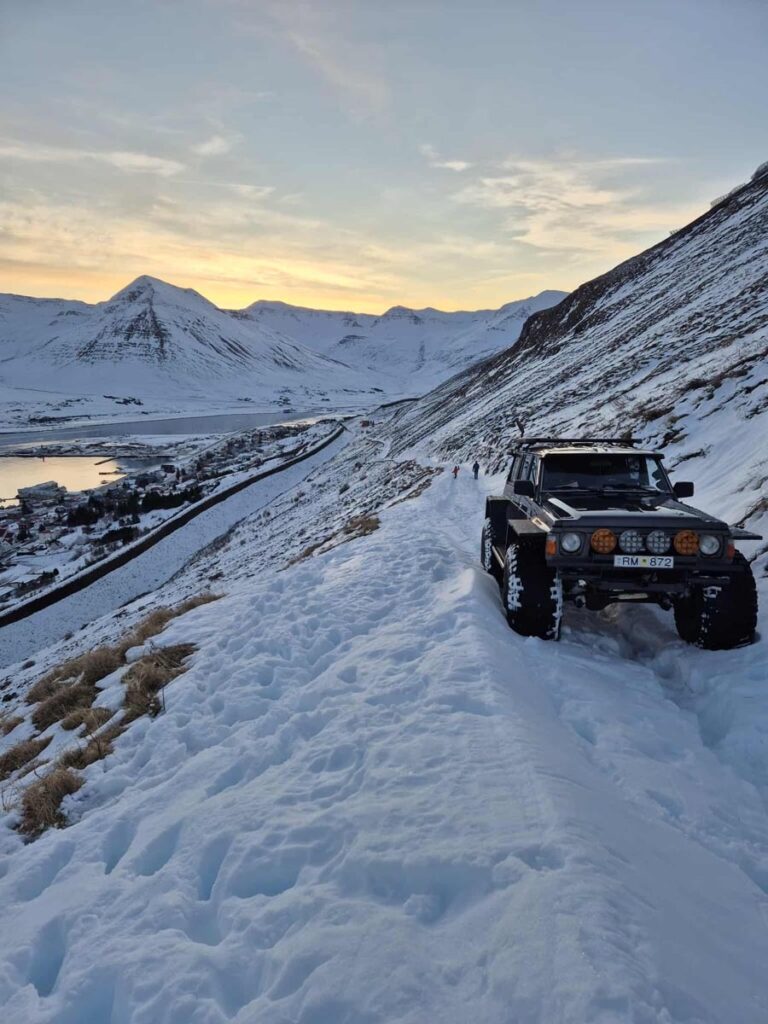Myndasafn: Ljósin komin upp eftir vel skipulagðan vinnudag - Gömul og góð hefð að loknu dagsverki