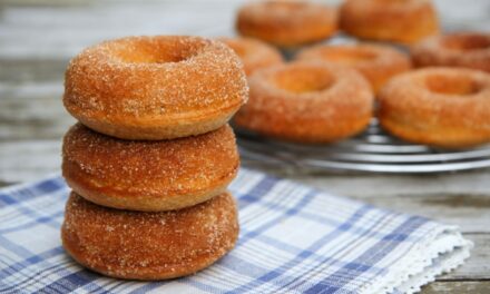 Kanilsykurhúðaðir kleinuhringir