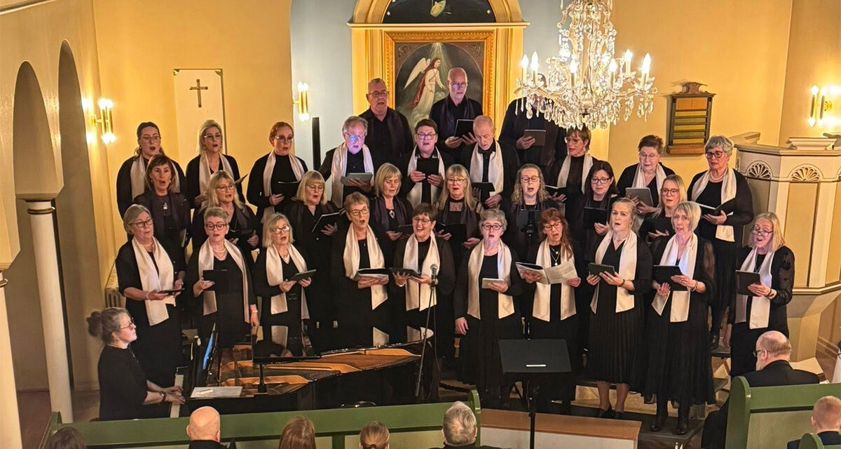 Aðventustemning og sönggleði í Ólafsfjarðarkirkju – Myndir