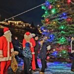 Jólaljós tendruð við Tjarnarborg og hátíðarkvöld í miðbæ Ólafsfjarðar – Myndir