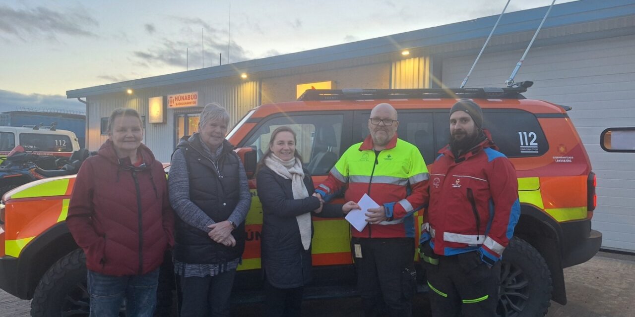 Björgunarsveitinni Húnum færð góð gjöf