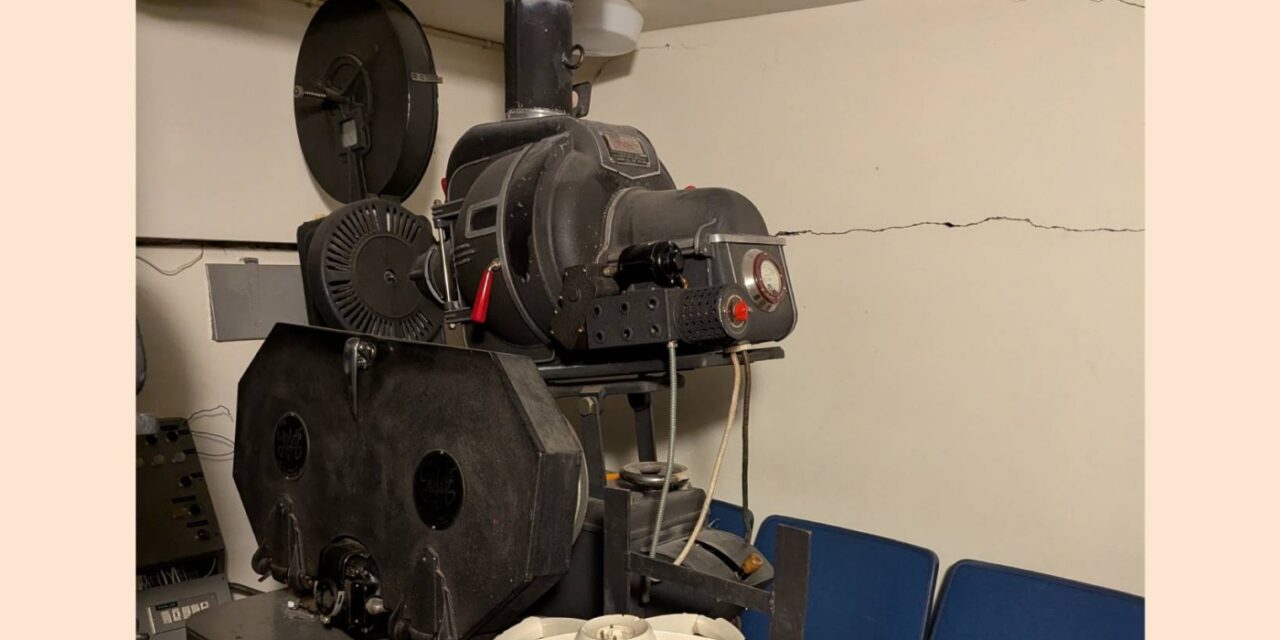 Sýningarvél úr Hvammstangabíó til sölu