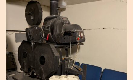 Sýningarvél úr Hvammstangabíó til sölu