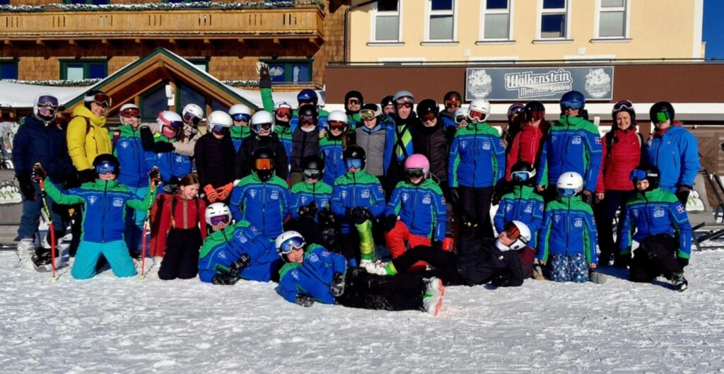 UÍF kveður árið með myndasyrpu og áramótakveðju