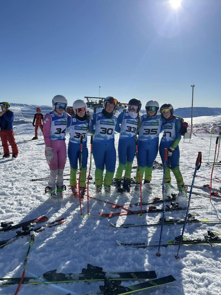 UÍF kveður árið með myndasyrpu og áramótakveðju