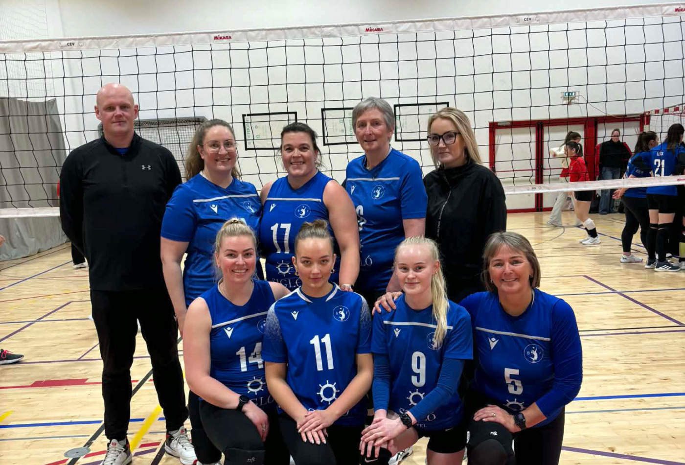 Kvennalið Blakfélags Fjallabyggðar heldur sér í efri hluta 3. deildar eftir fimm leiki um helgina