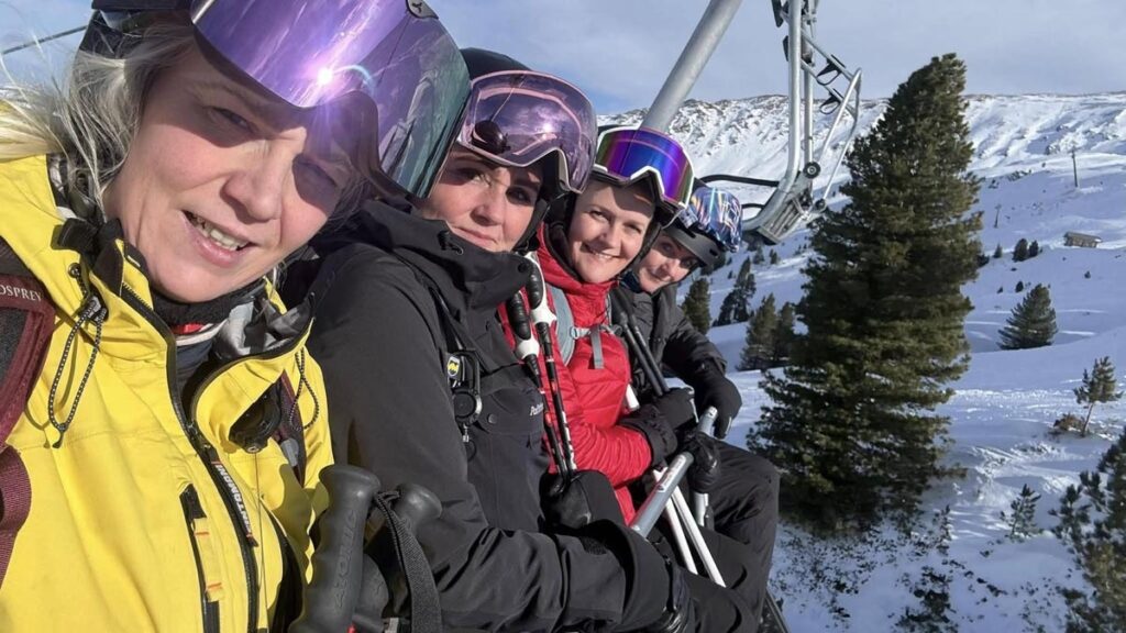 Myndasafn: Kátir skíðakappar njóta lífsins í austurrísku Ölpunum